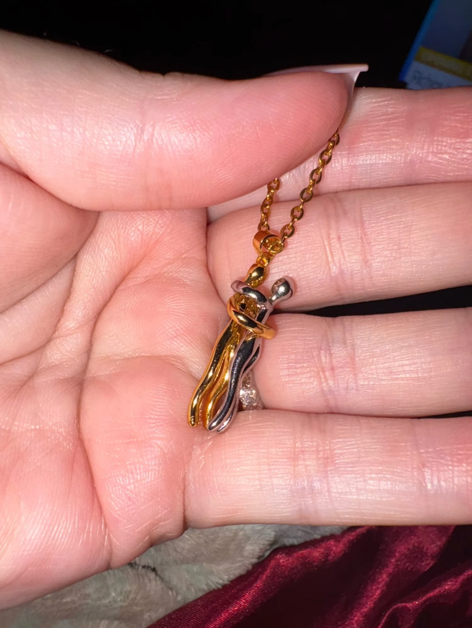 <em>Julie</em>